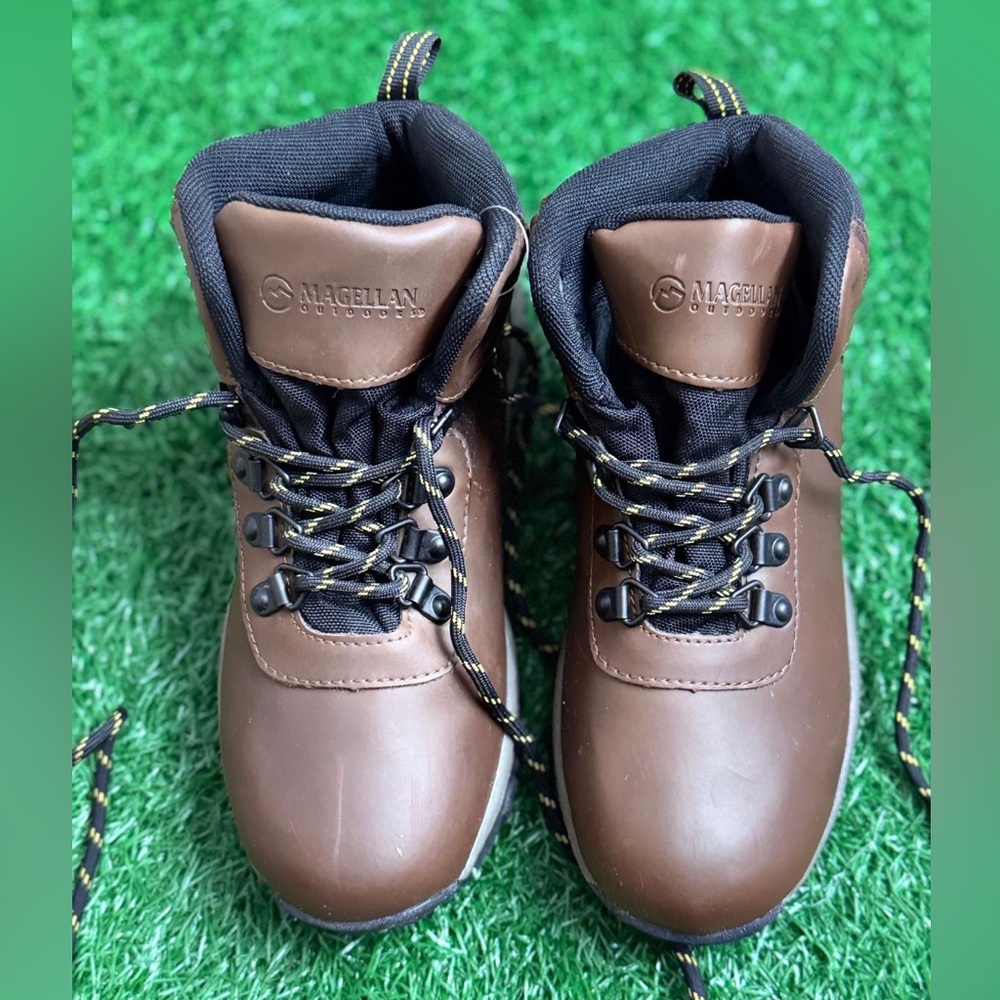 Magellan Outdoors Kids Brown Hiking Boots Size 3D